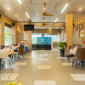 dat-tiec-hop-mat-tan-binh-chon-khong-gian-ly-tuong-tai-huong-cau-restaurant